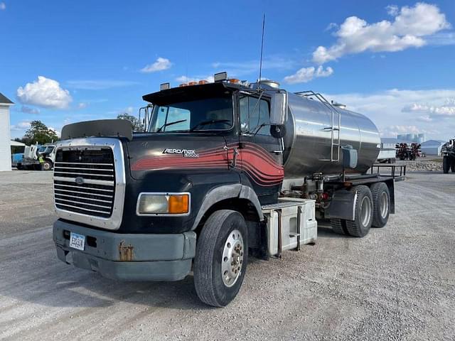 Thumbnail image Ford L9000 22