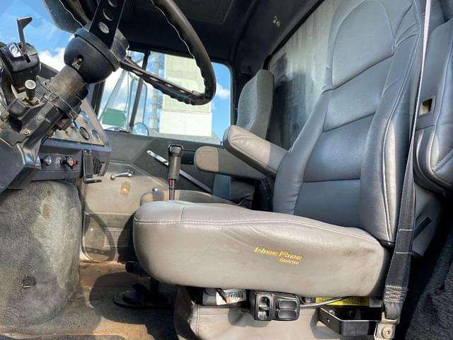 Thumbnail image Ford L9000 93