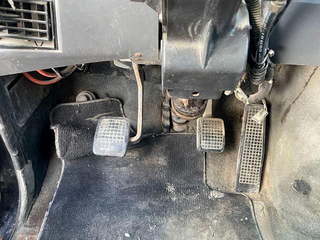 Thumbnail image Ford L9000 98