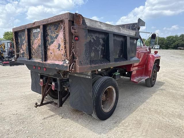 Image of Ford F-600 equipment image 4