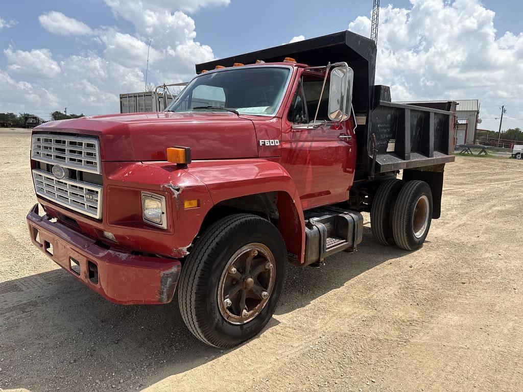Image of Ford F-600 Primary image