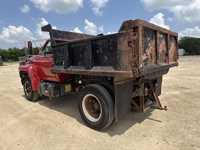 Image of Ford F-600 equipment image 2