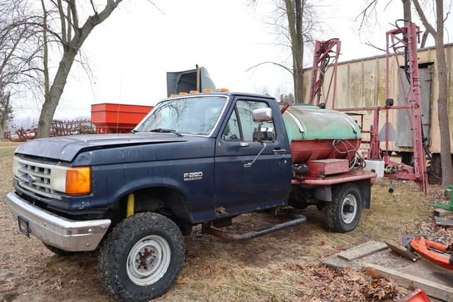 Image of Ford F-250 equipment image 1