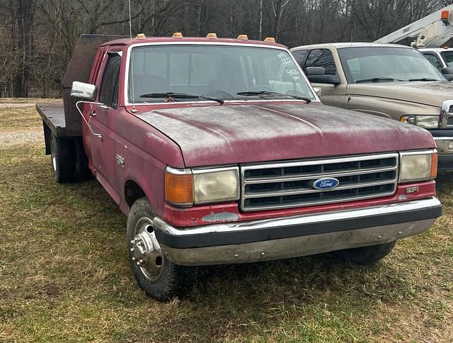 Image of Ford F-350 equipment image 1