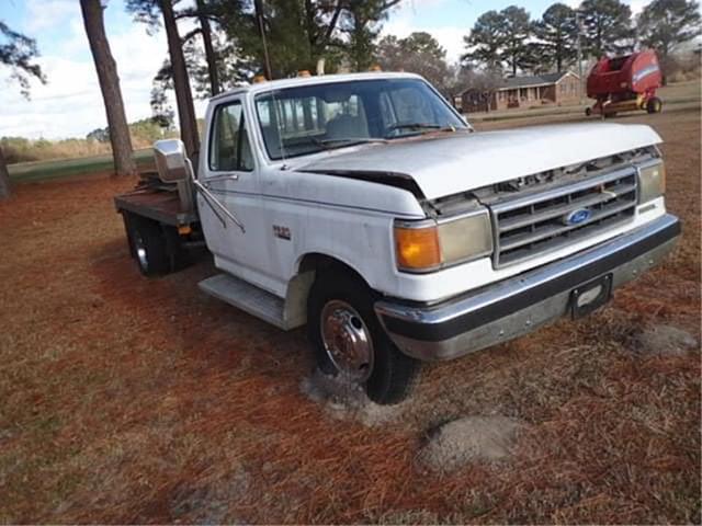 Image of Ford F-350 equipment image 1