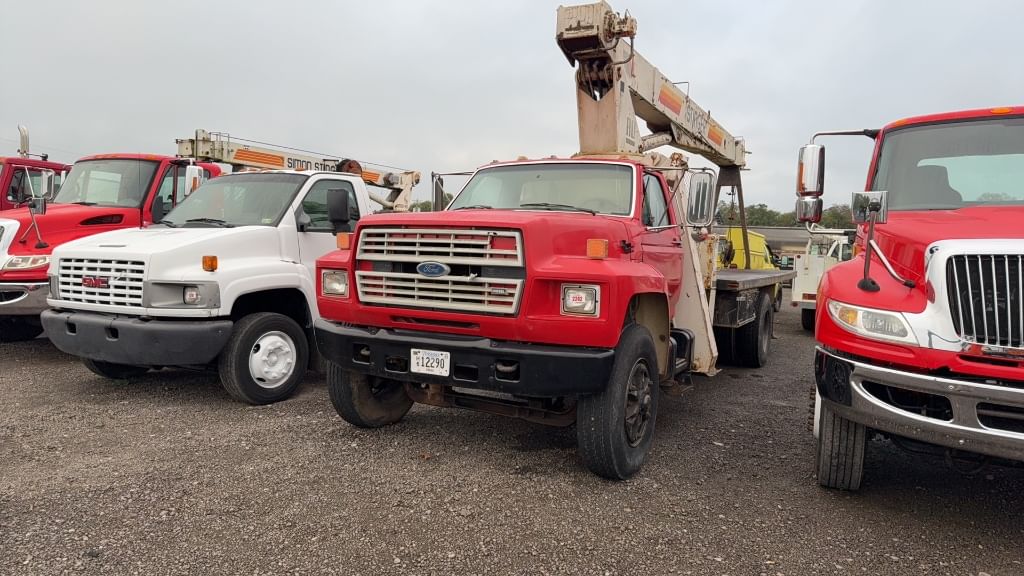 1990 Ford F-800 Equipment Image0
