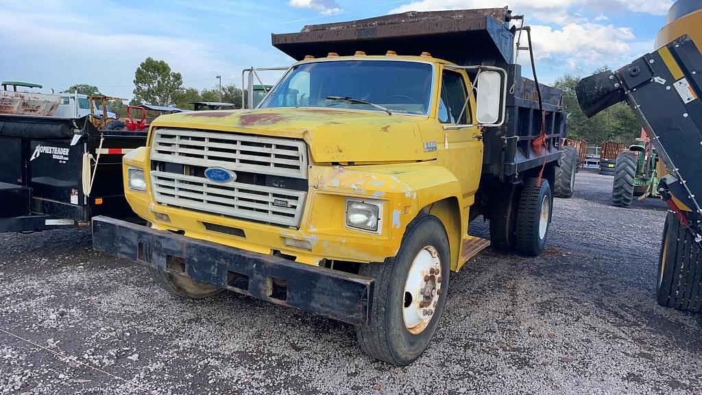 Image of Ford F-800 Primary image