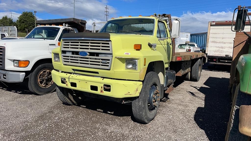 Image of Ford F-800 Primary image