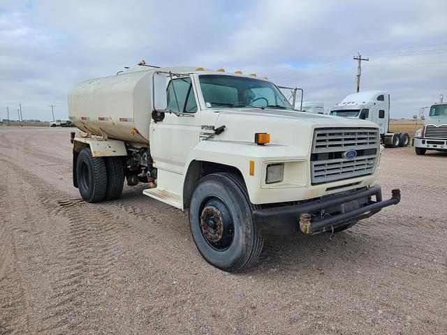 Image of Ford F-800 equipment image 1