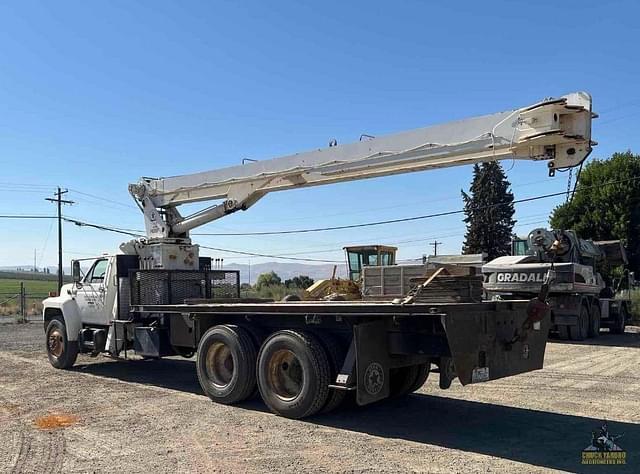 Image of Ford F-900 equipment image 2