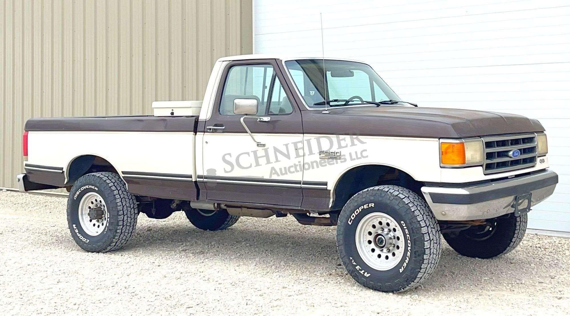 1990 Ford F-250 Equipment Image0