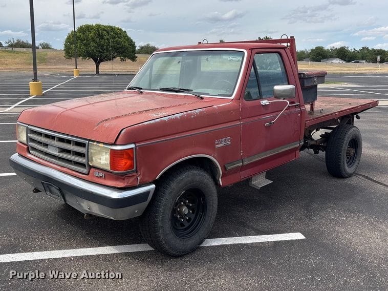 1990 Ford F-250 Equipment Image0
