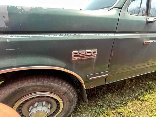 Image of Ford F-250 equipment image 2
