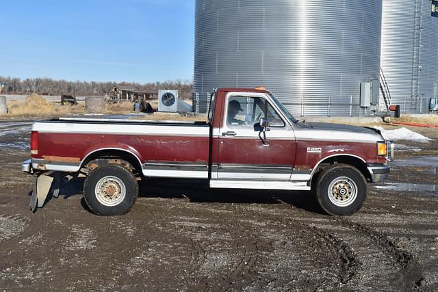 Image of Ford F-250 equipment image 2