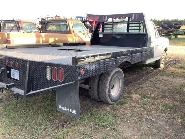 Image of Ford F-350 equipment image 2