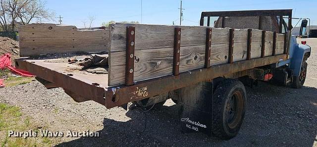 Image of Ford F600 equipment image 3