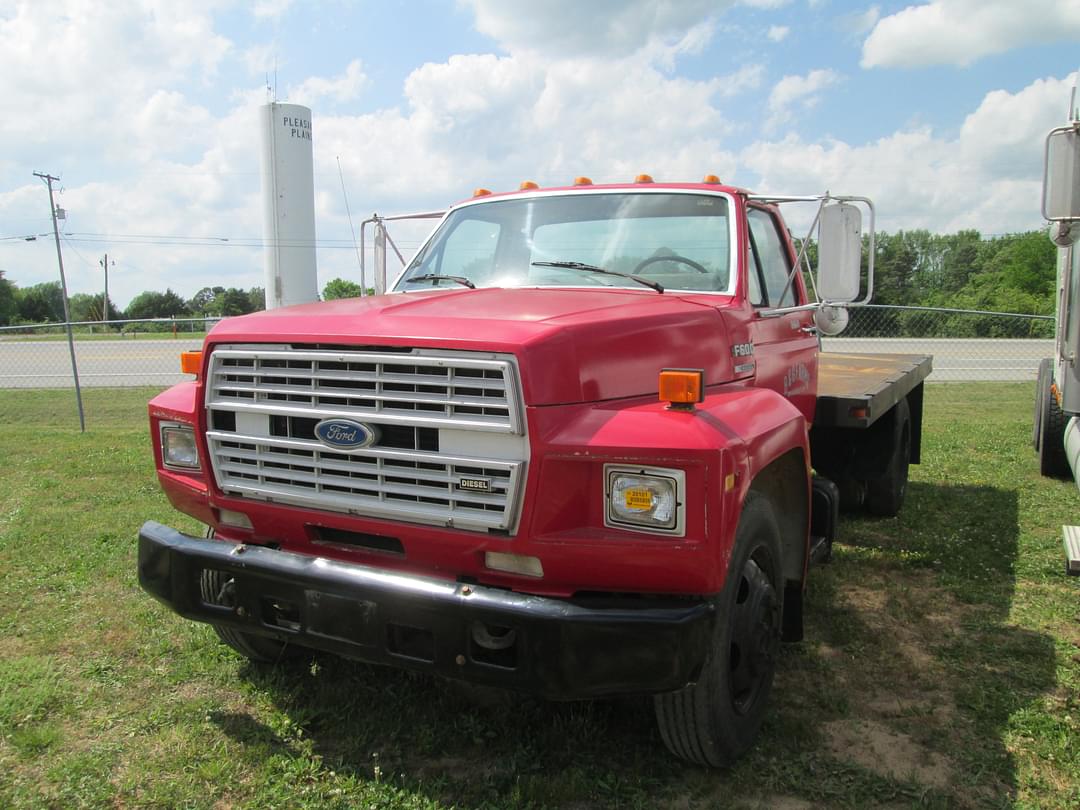 Image of Ford F-600 Primary image