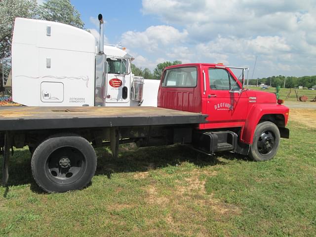Image of Ford F-600 equipment image 2