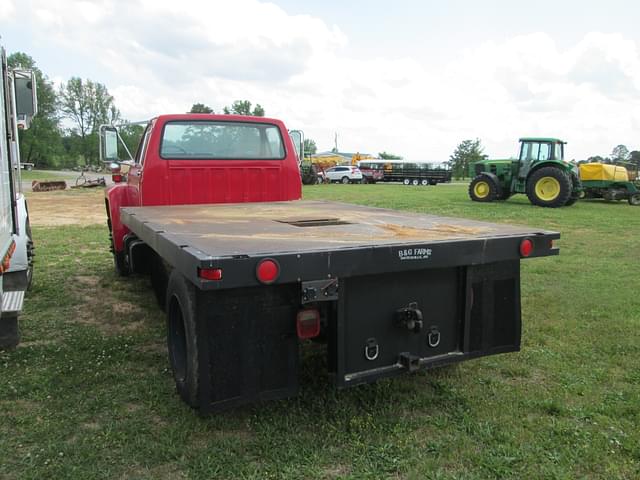 Image of Ford F-600 equipment image 3