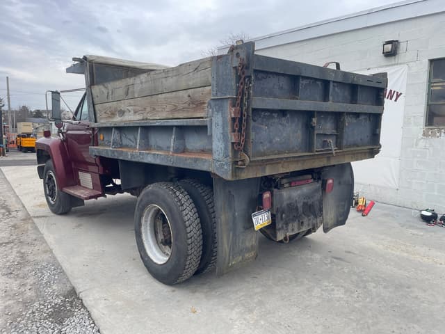 Image of Ford F-700 equipment image 3