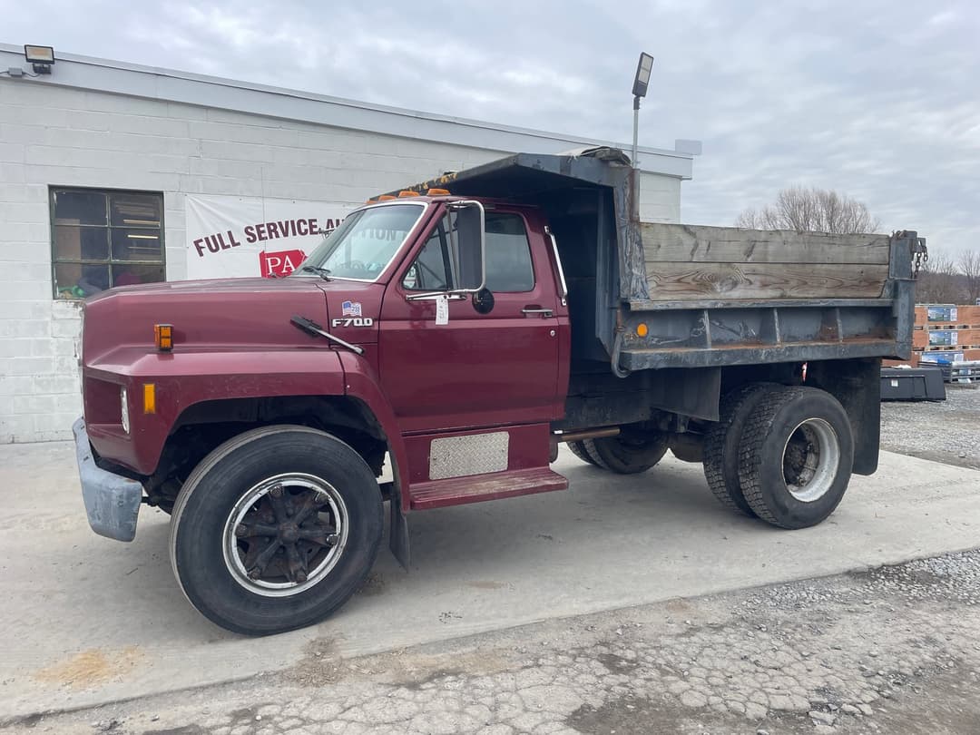 Image of Ford F-700 Primary image