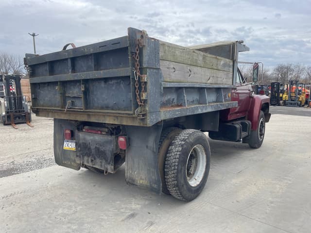 Image of Ford F-700 equipment image 2