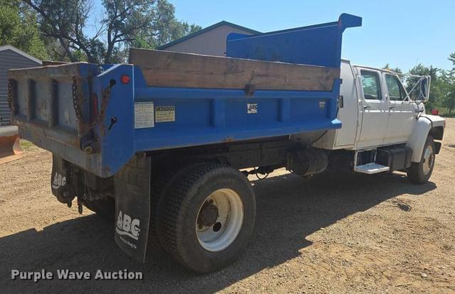 Image of Ford F700 equipment image 4