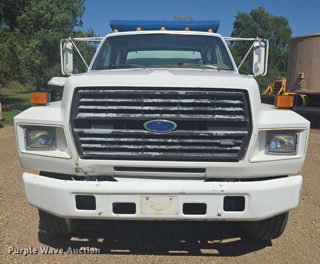 Image of Ford F700 equipment image 1