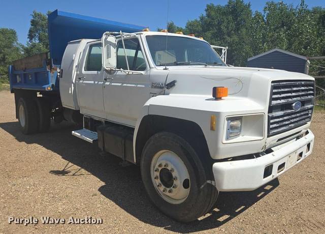 Image of Ford F700 equipment image 2