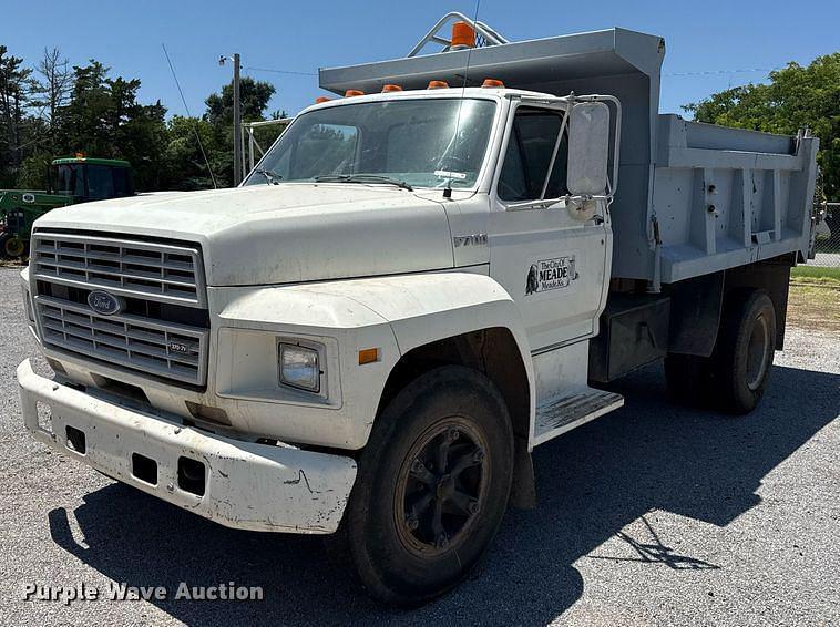 Image of Ford F700 Primary image