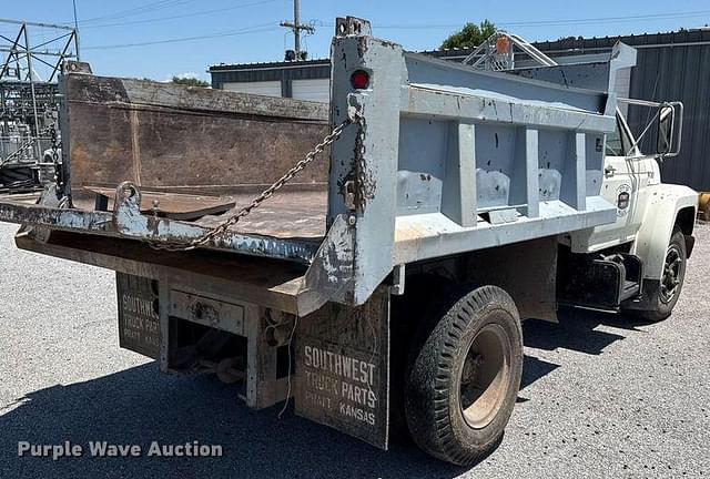 Image of Ford F700 equipment image 4