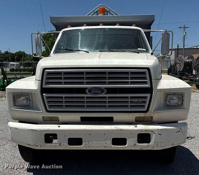 Image of Ford F700 equipment image 1