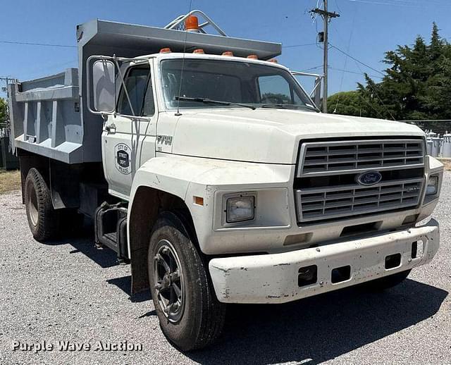 Image of Ford F700 equipment image 2