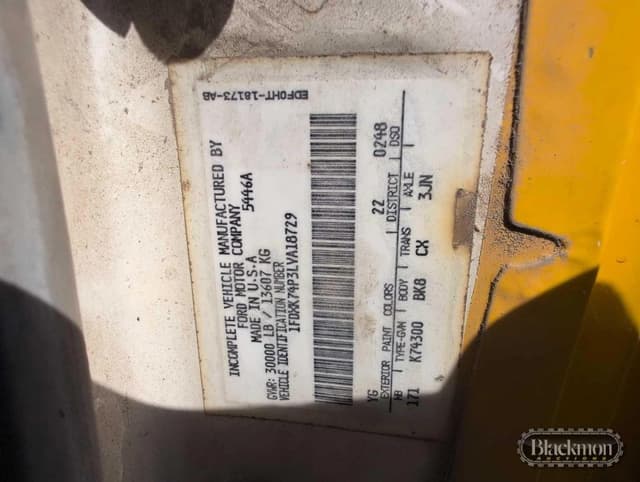 Image of Ford F-700 equipment image 3