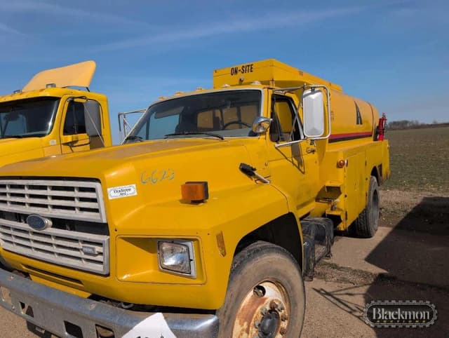 Image of Ford F-700 equipment image 1