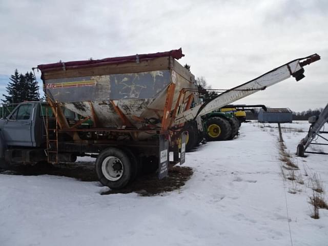 Image of Ford F-700 equipment image 1