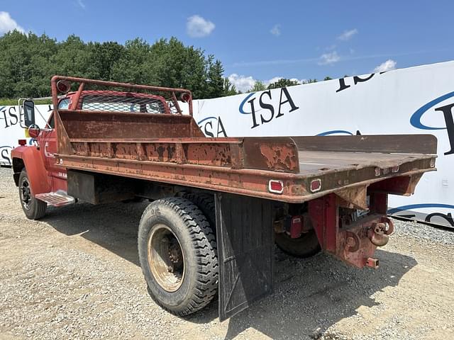 Image of Ford F-700 equipment image 2