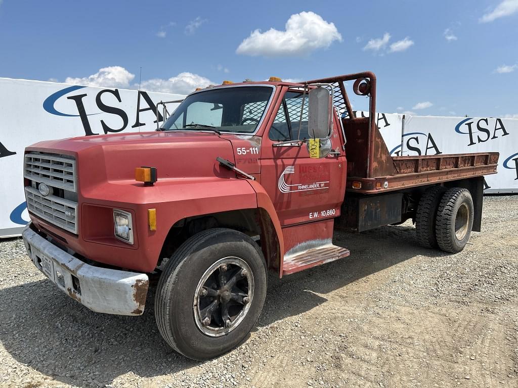 Image of Ford F-700 Primary image