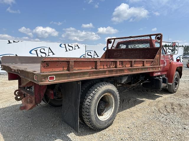 Image of Ford F-700 equipment image 4