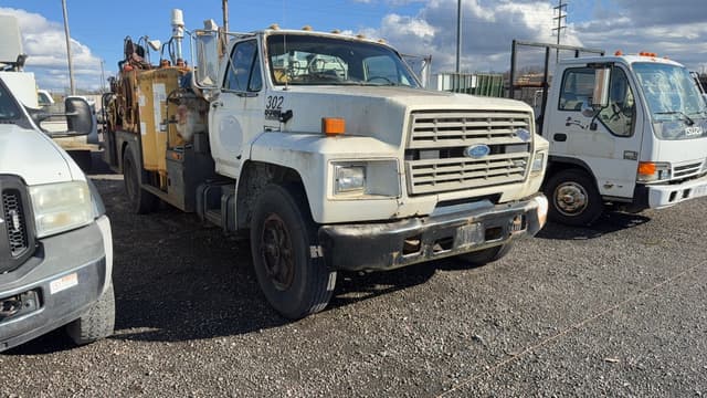 Image of Ford F-700 equipment image 2