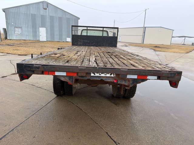 Image of Ford F-700 equipment image 3