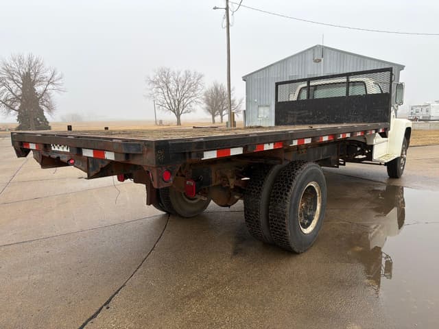 Image of Ford F-700 equipment image 2