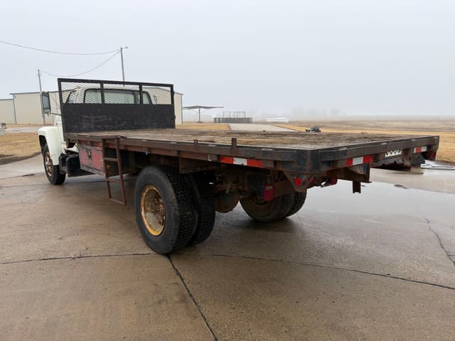 Image of Ford F-700 equipment image 4