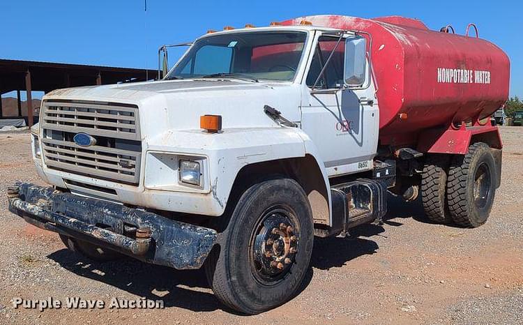 1990 Ford F-700 Equipment Image0