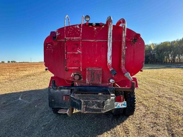 Image of Ford F-700 equipment image 4