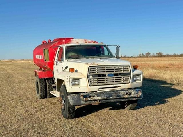 Image of Ford F-700 equipment image 1