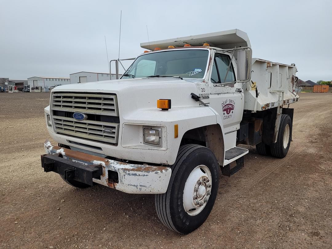 Image of Ford F-800 Primary image