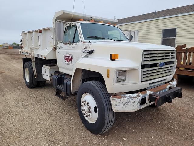 Image of Ford F-800 equipment image 1