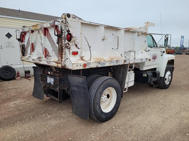 Image of Ford F-800 equipment image 3