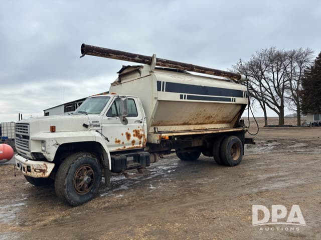 Image of Ford F-800 equipment image 1